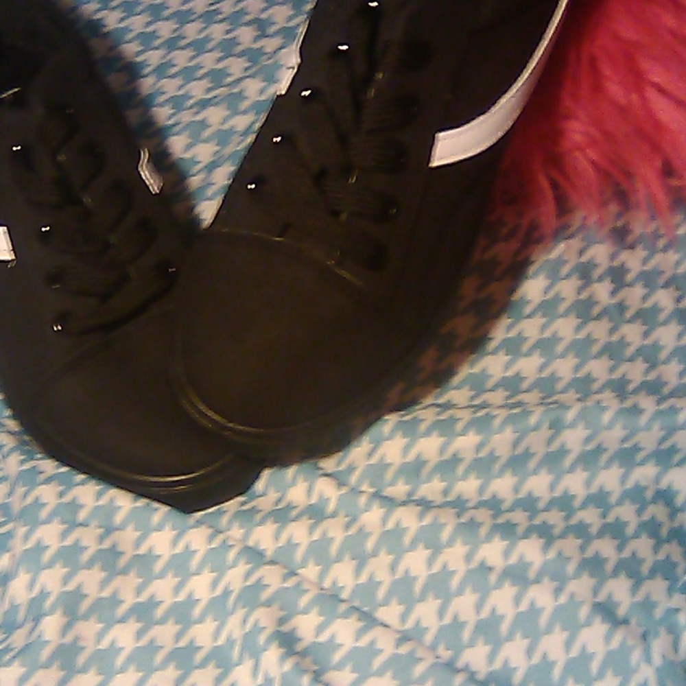 Shoes - Picture 5 of 5